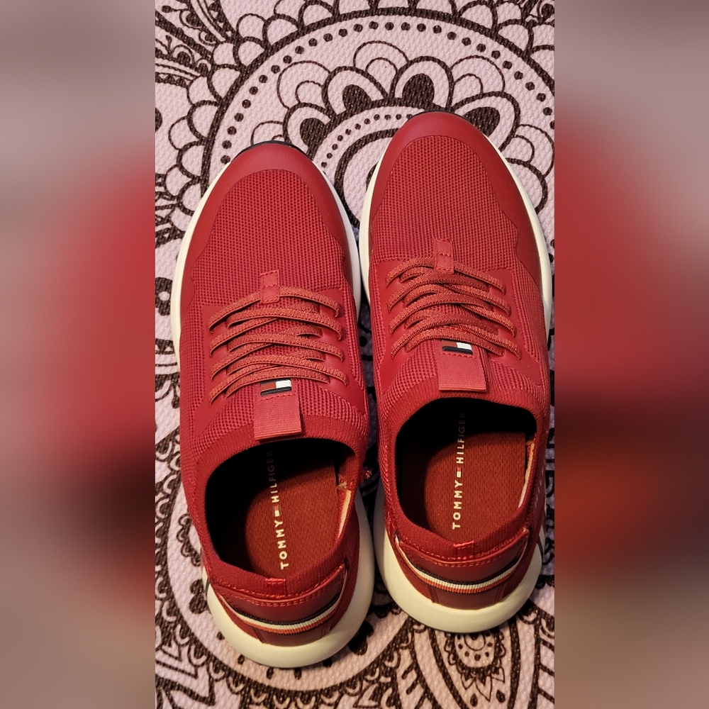NWOT Tommy Hilfiger WOMENS Bold Red Sneakers 8
